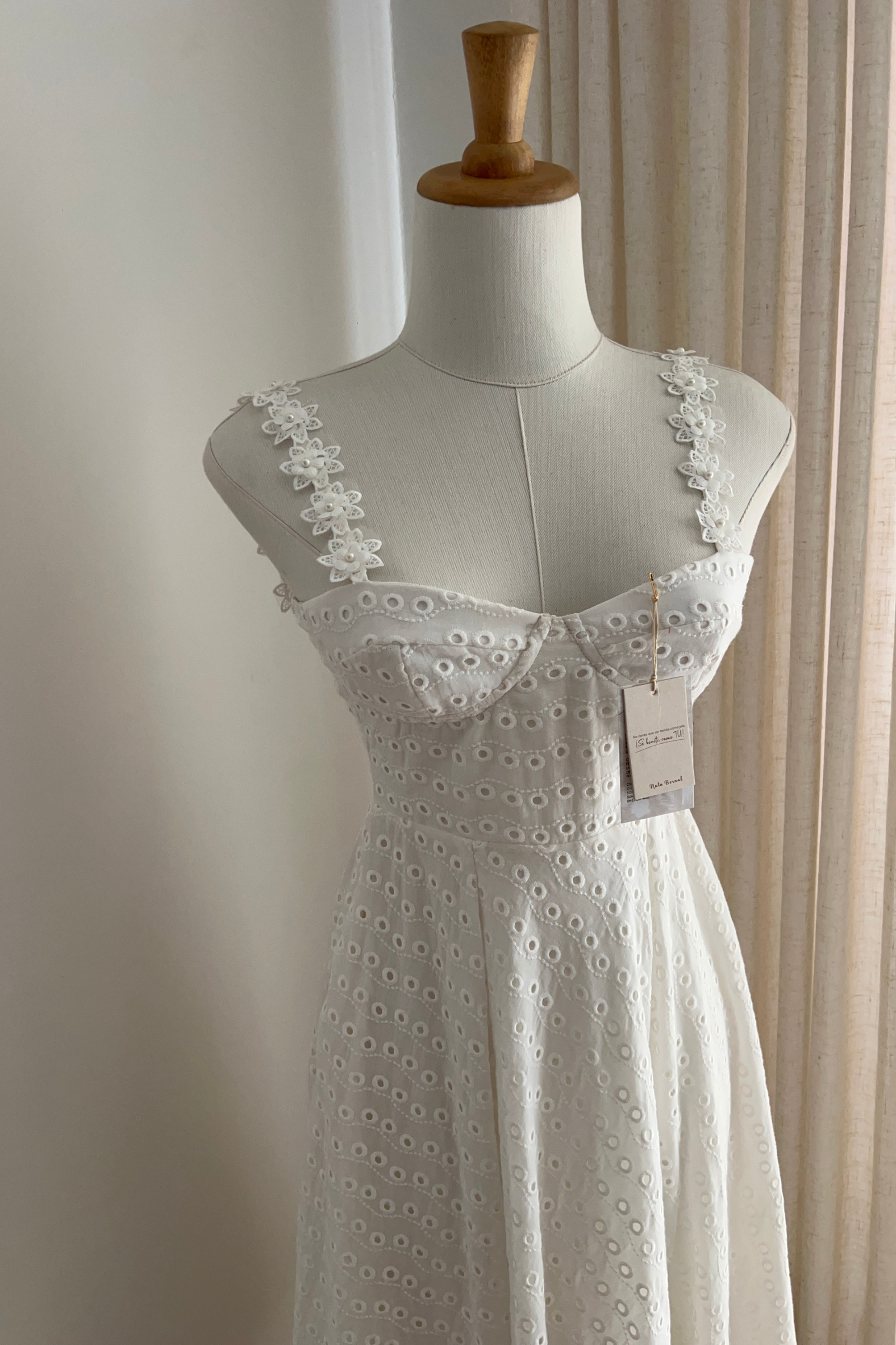 Vestido en Ojalillo Perla