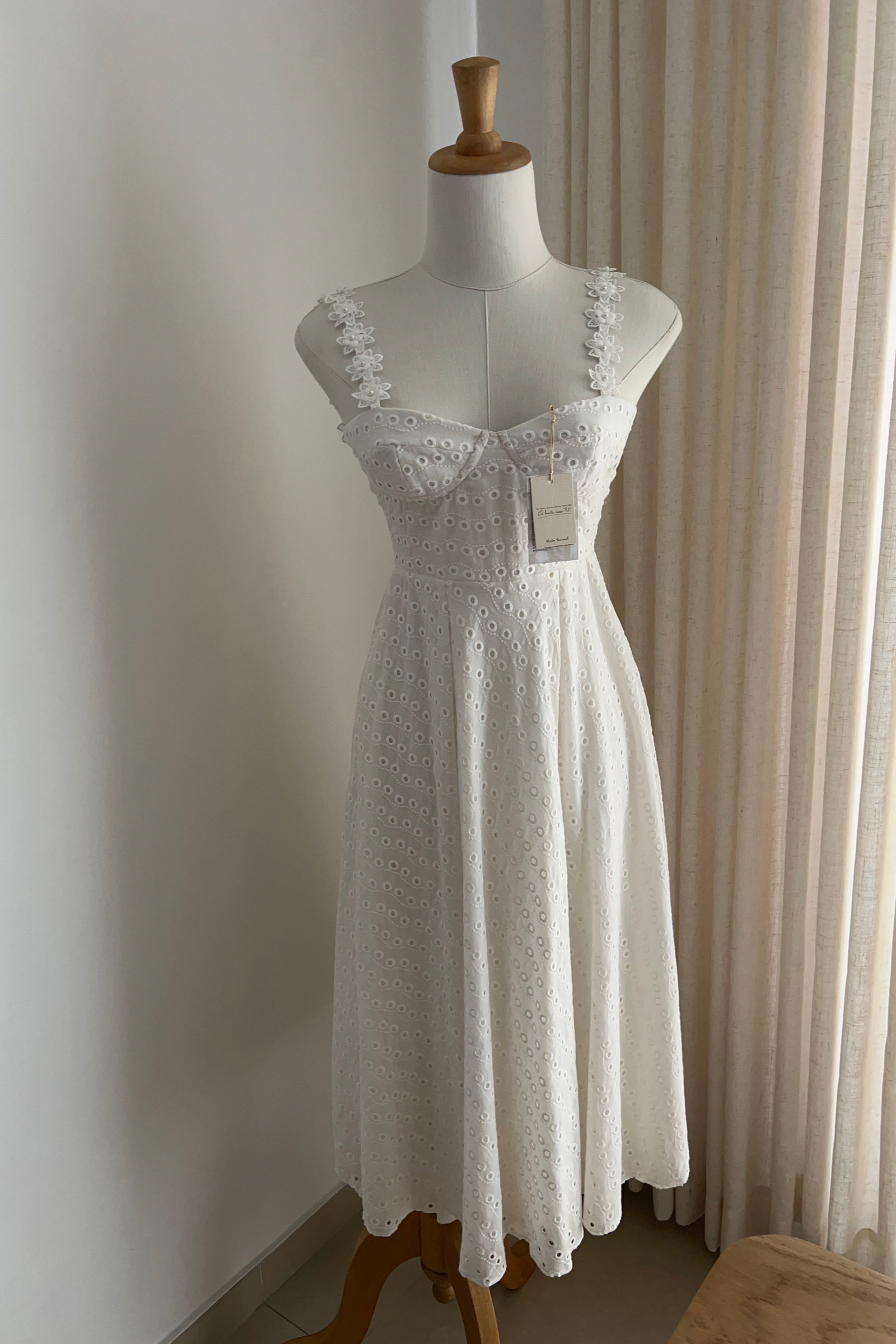 Vestido en Ojalillo Perla